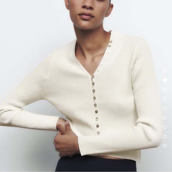 Zara Buttoned Knit Top - Picture 1 of 3